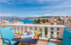 Three-Bedroom Apartment in Okrug Gornji